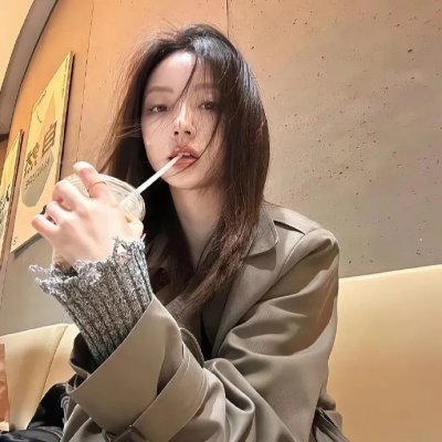 深深腥红